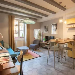 https://gite-urbain-au-2bis.hotels-rhonealpes.com
