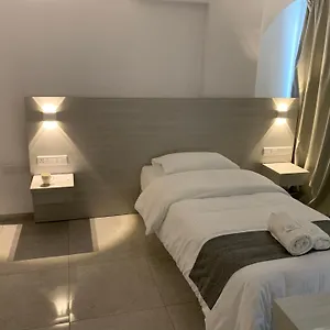 La Veranda 3* لارنكا