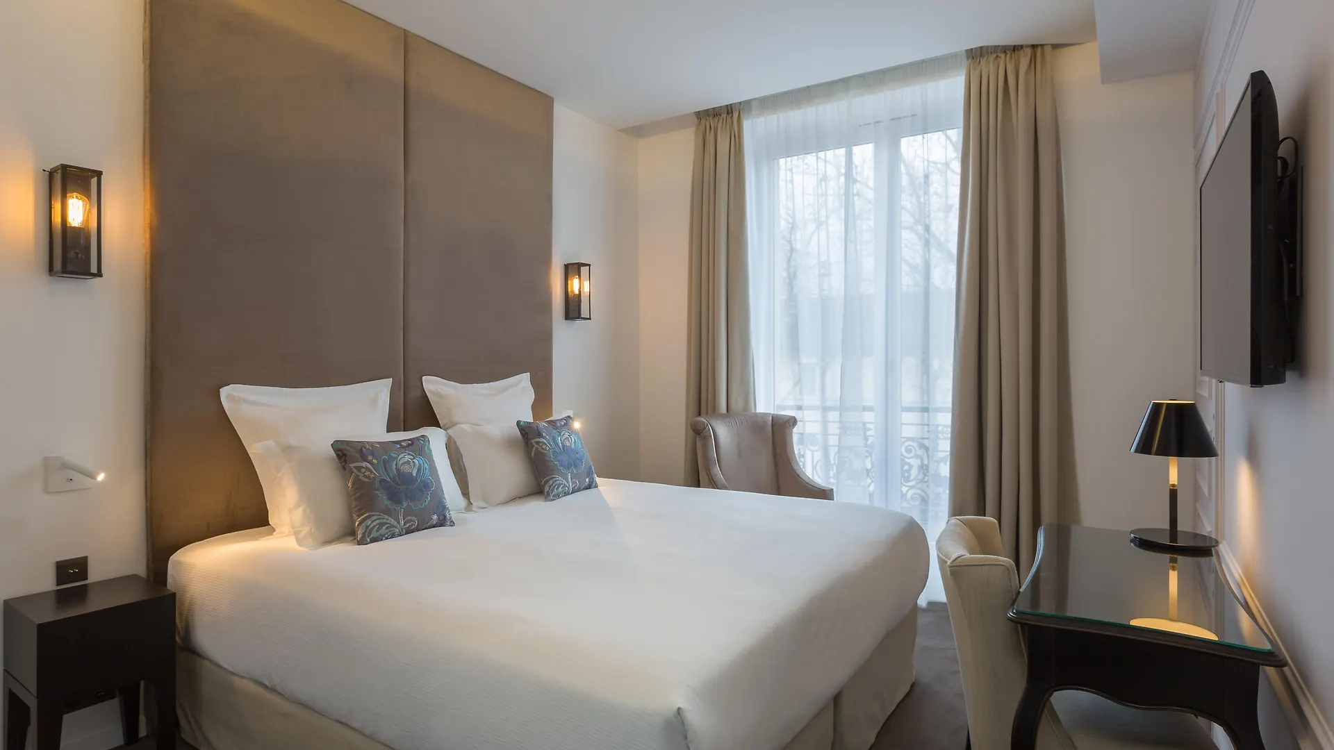 Hotel La Comtesse Παρίσι 4*,